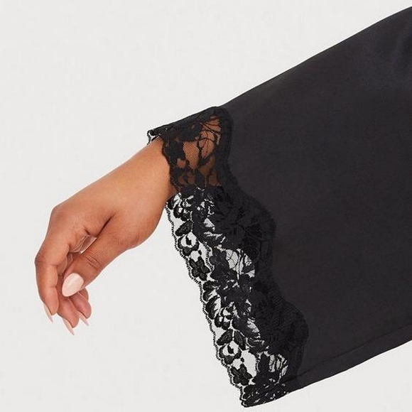 ๐HP๐ NWT Torrid Black Satin & Lace Short Lingerie Robe, size 4 ๐ค - Picture 4 of 8